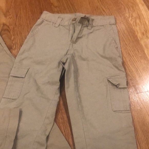Khaki’s excellent condition Size 5/7, one with cargo pockets/regular pockets. - Picture 2 of 8